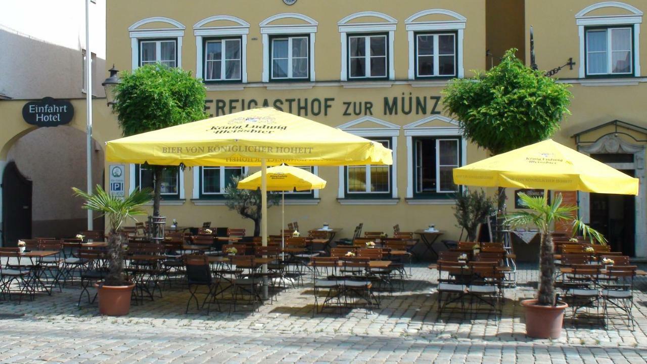 Отель Brauereigasthof Zur Munz Seit 1586 Гюнцбург Экстерьер фото